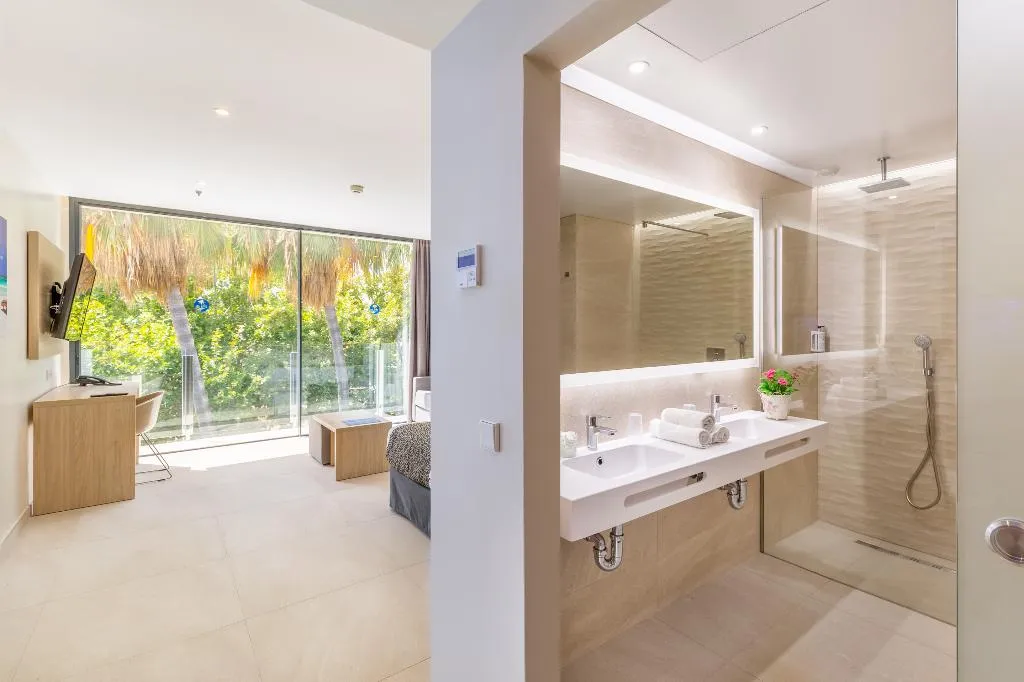 JUNIOR SUITE STANDARD Room, Samos, Majorca