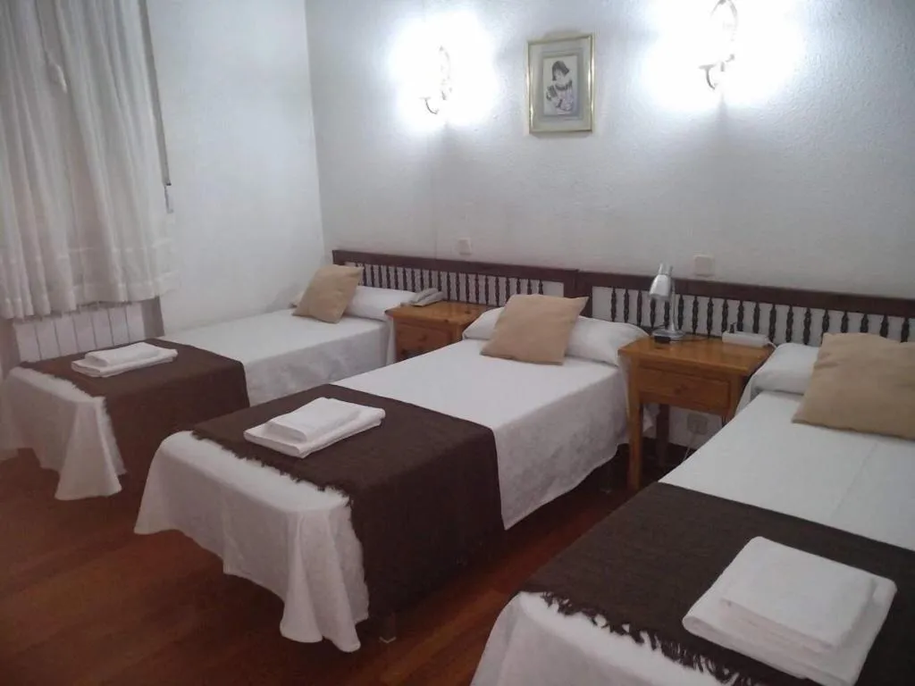 Room, Hostal Esmeralda, Madrid