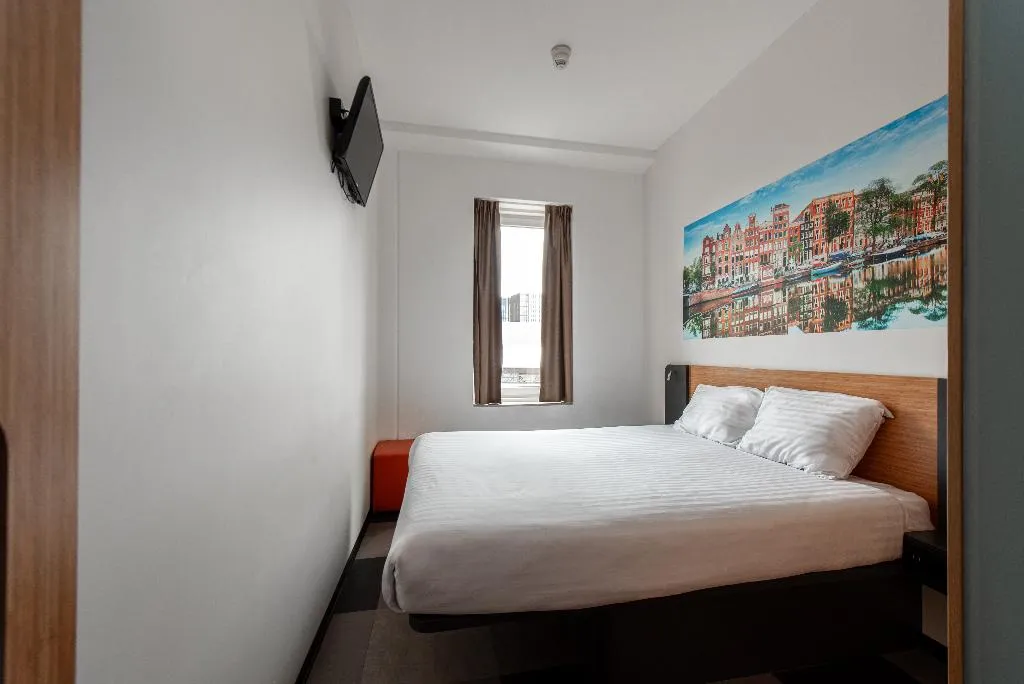 DOUBLE STANDARD Room, easyHotel Amsterdam Arena Boulevard, Amsterdam