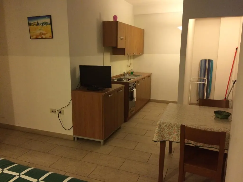 STUDIO STANDARD Room, Gemini City Centre Studios, Florence