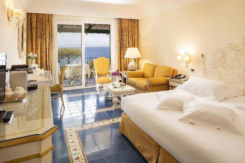 Room, Excelsior Belvedere Hotel & Spa, Naples