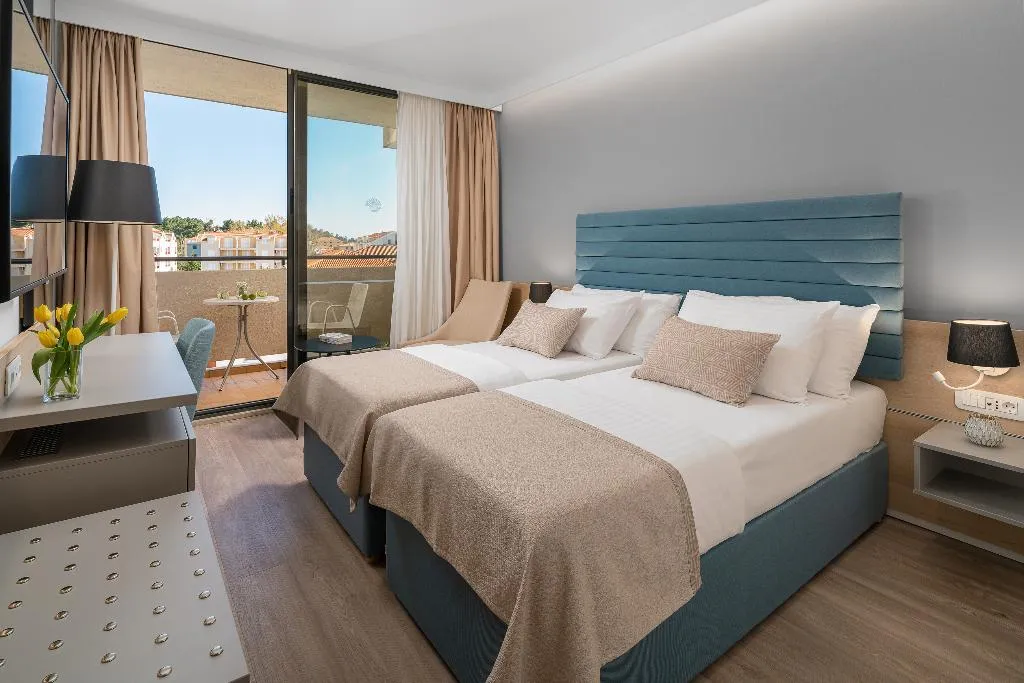 Double or Twin CLASSIC WITH BALCONY Room, Valamar Meteor Hotel, Split