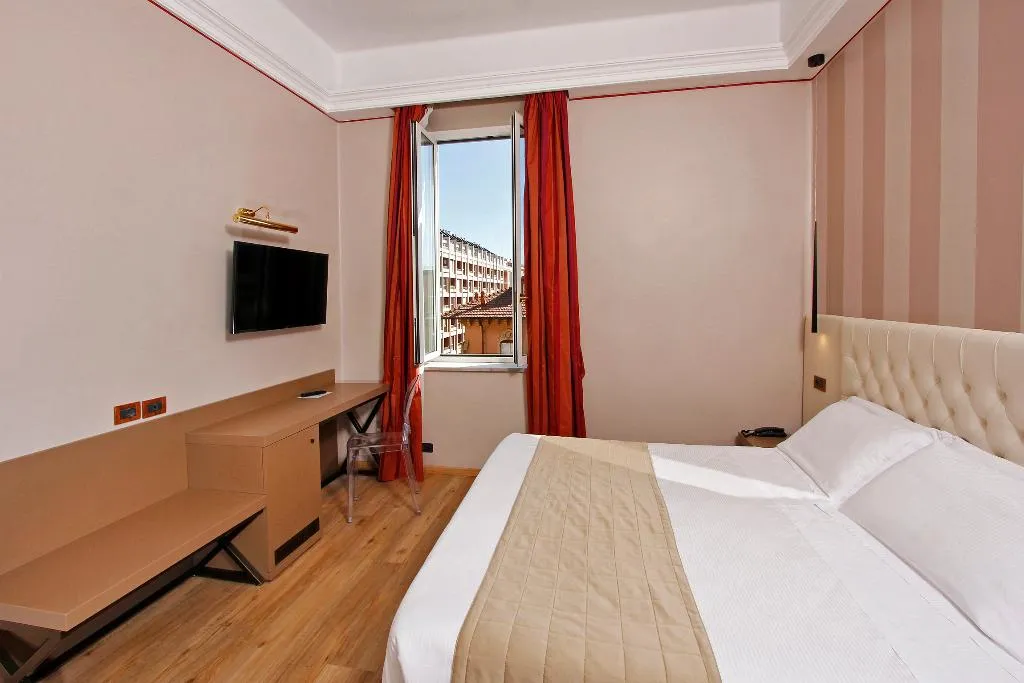 DOUBLE SUPERIOR Room, Hotel Arcangelo, Rome