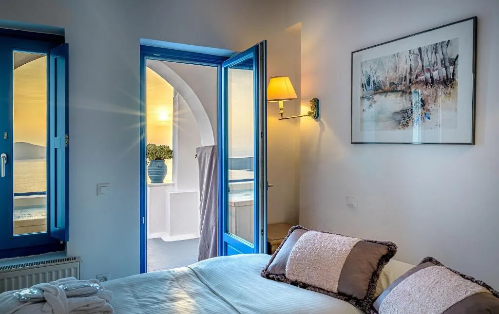 Room, Golden Grey Goose, Santorini