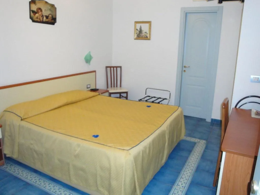 Room, Meublè Casa Mannini, Naples