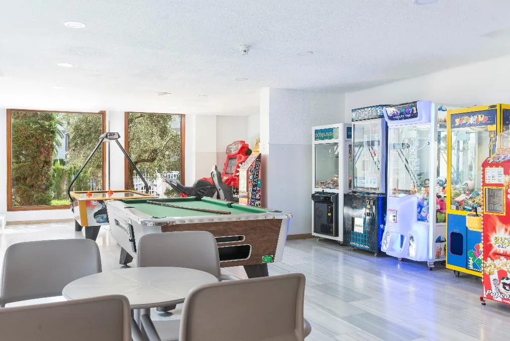 Sports and Entertainment, Aparthotel Alcudia Beach, Majorca