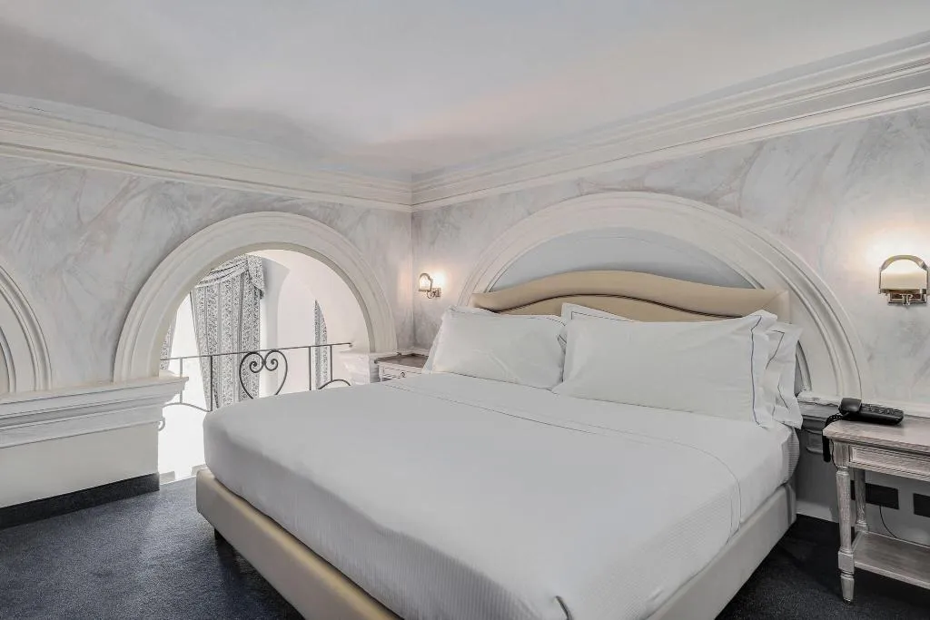 JUNIOR SUITE SEA VIEW Room, De la Ville, Rome