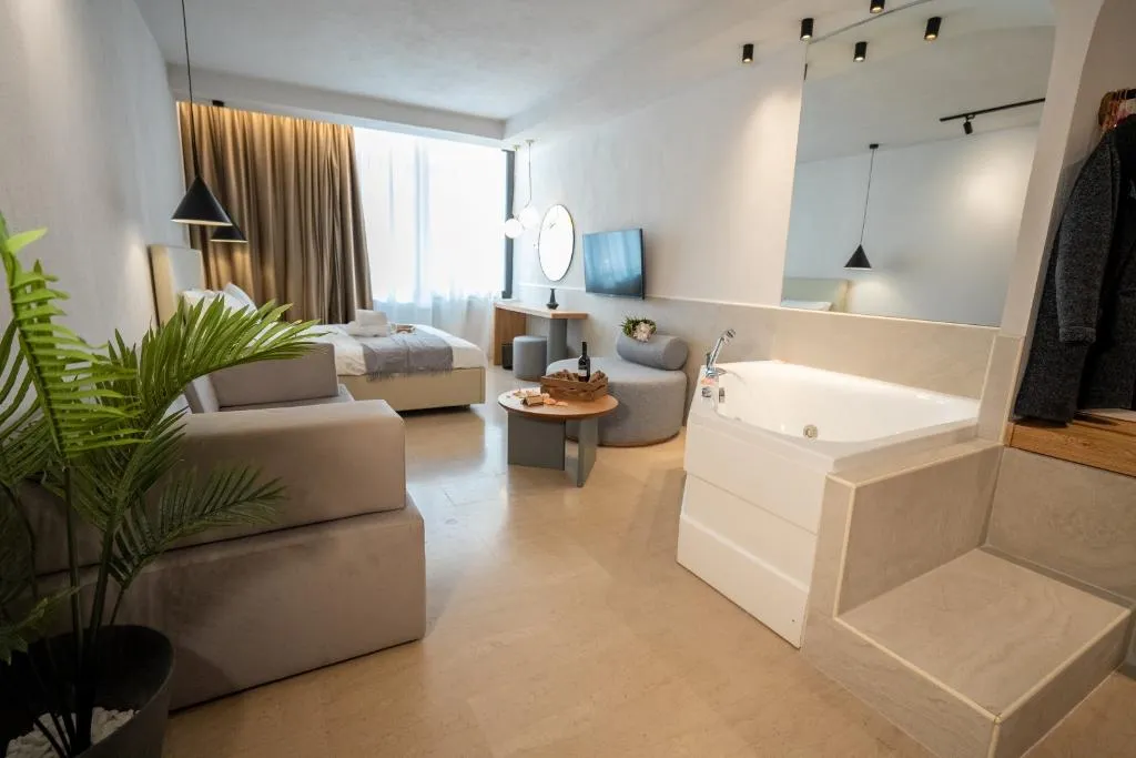 SUITE WITH JACUZZI Room, Sea And The City, Halkidiki
