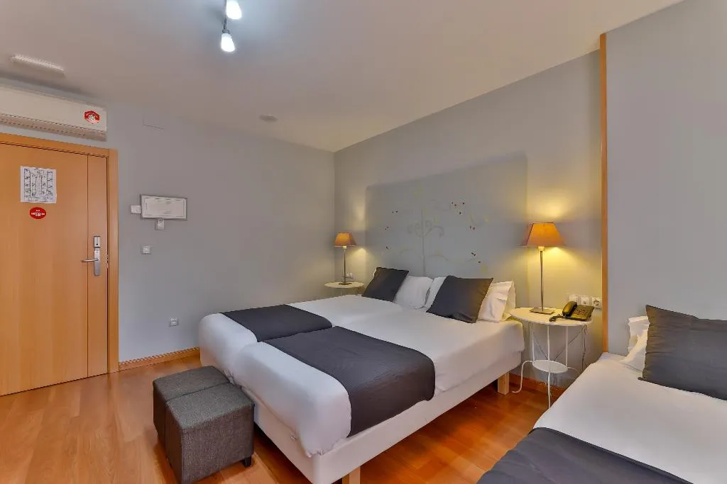 TRIPLE STANDARD Room, Santana Hotel Restaurante, Madrid