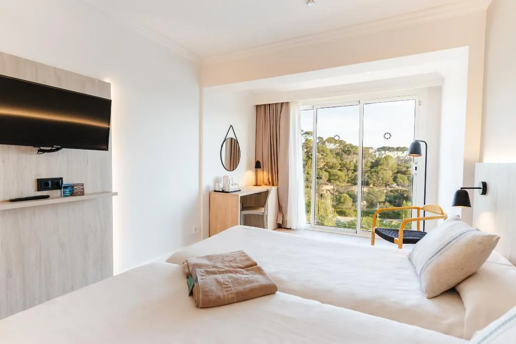 DOUBLE SINGLE USE SEA VIEW WITH BALCONY Room, Minura Cala Galdana & Apartamentos d´Aljandar, Menorca