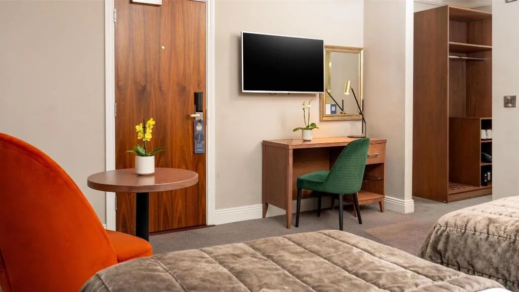 TRIPLE TWO BEDS Room, The Fleet Hotel, Dublin
