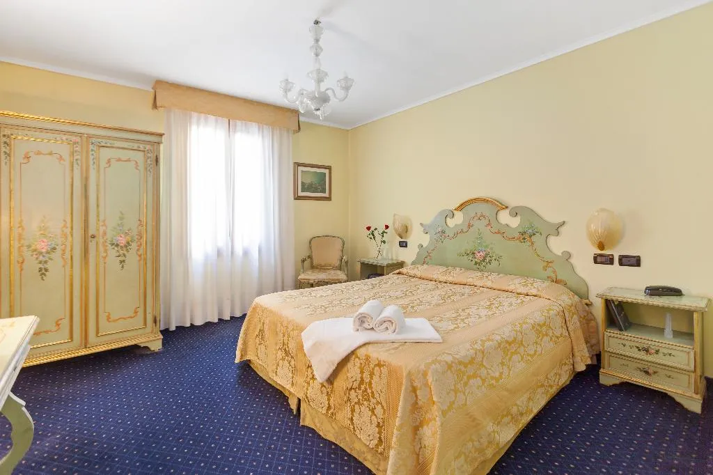 DOUBLE SUPERIOR Room, Hotel Malibran, Venice