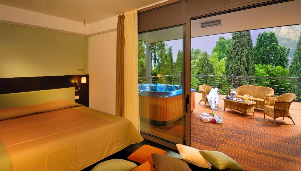 SUITE WITH JACUZZI Room, Grand Resort Du Lac Et Du Parc, Milan