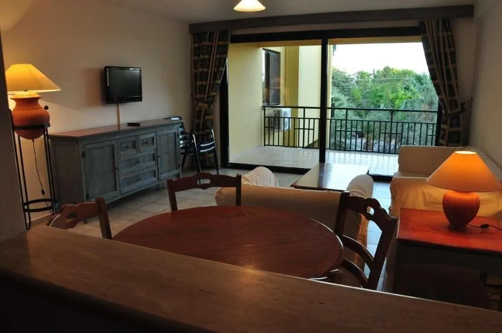 Room, Palm Court Suites, Izmir