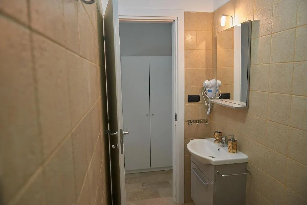 Room, L Anfiteatro Di Pompei B B, Naples