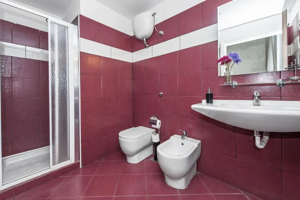 Room, Gate 40, Naples