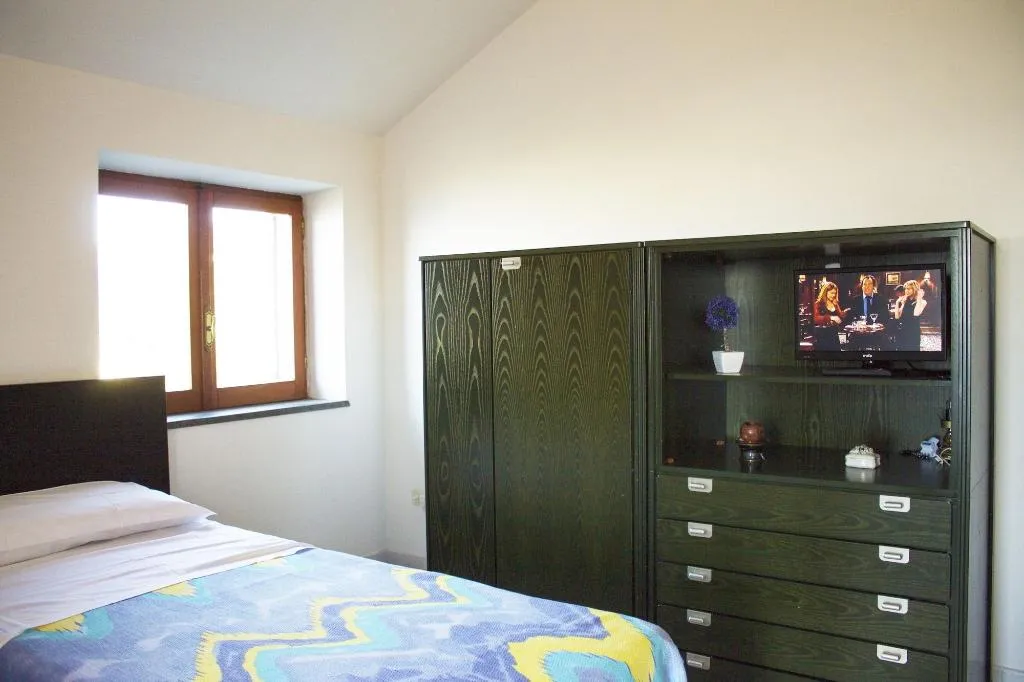 Room, Villa De Angelis, Naples