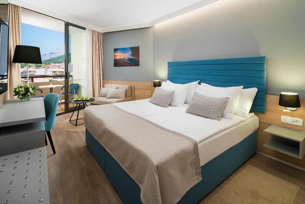 Double or Twin SIDE SEA VIEW WITH BALCONY Room, Valamar Meteor Hotel, Split