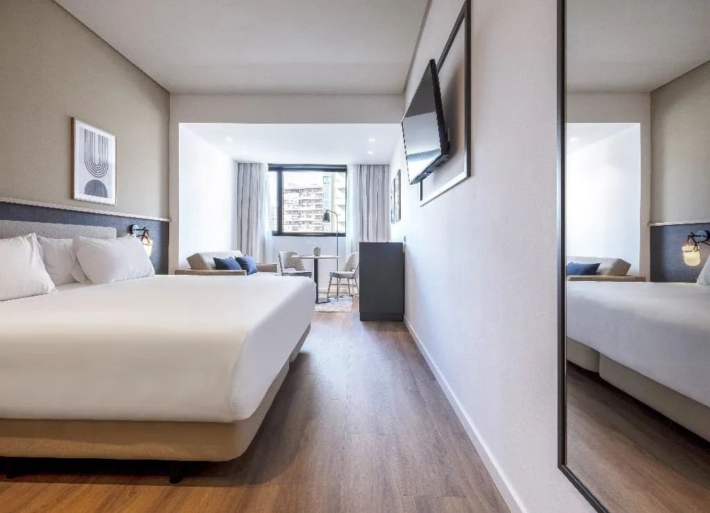 JUNIOR SUITE STANDARD Room, Málaga Alameda Centro Affiliated by Melia, Costa Del Sol