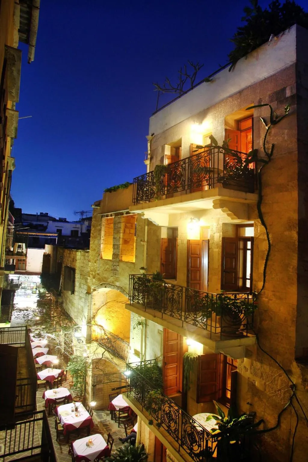General view, Palazzo di Pietro, Crete