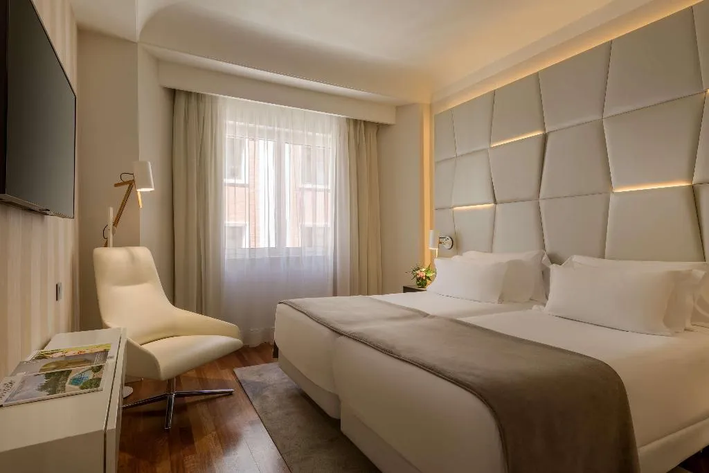 JUNIOR SUITE STANDARD Room, NH Collection Madrid Colón, Madrid