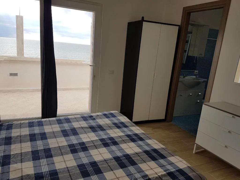 Room, Il Paradiso Sul Mare, Rome