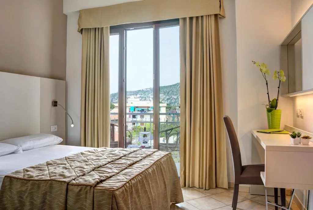 SINGLE STANDARD Room, Caravel, Naples
