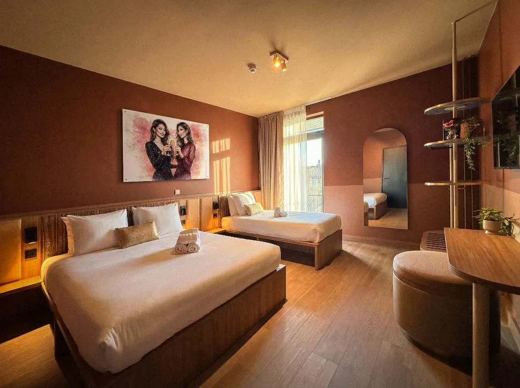 TRIPLE COMFORT Room, De Pijp Boutique Hotel, Amsterdam