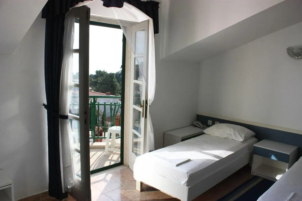 Room, Ivan, Split