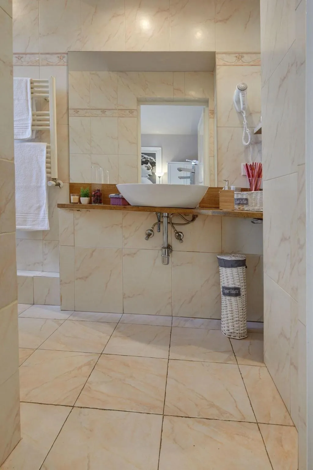Room, B&B Leone X, Florence