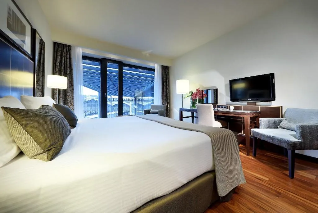 DOUBLE KING SIZE BED Room, Eurostars Berlin, Berlin