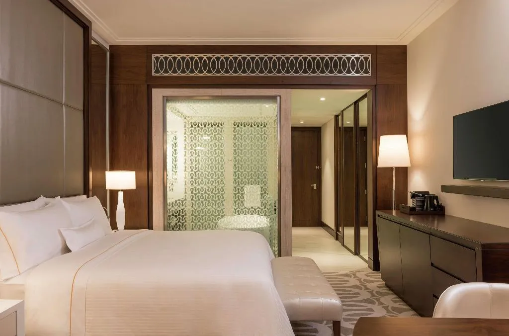 DOUBLE DELUXE WITH VIEWS Room, Hilton Dubai Al Habtoor City, Dubai