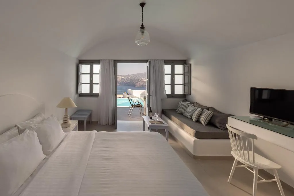 JUNIOR SUITE WITH PRIVATE POOL Room, Maison des Lys, Santorini