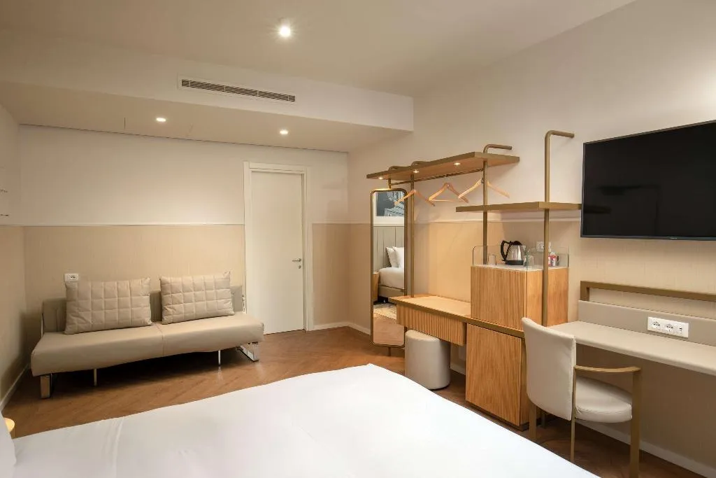 DOUBLE SUPERIOR Room, Cosmopolita Hotel Rome, Tapestry Collection by Hil, Rome
