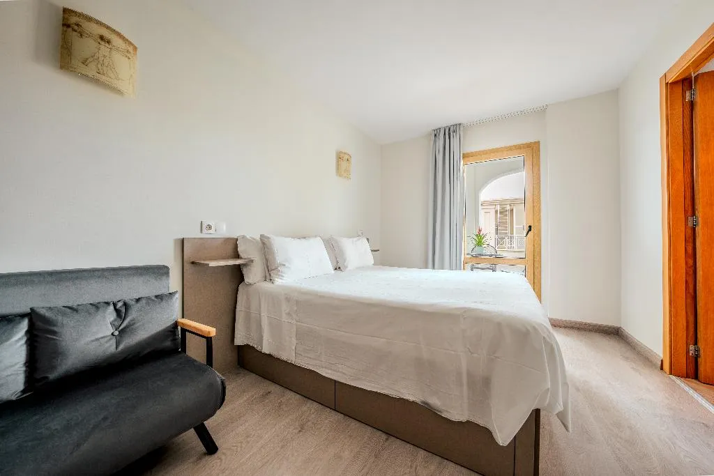 FAMILY ROOM CAPACITY 3 Room, Nura Santa Ponsa Pins, Majorca