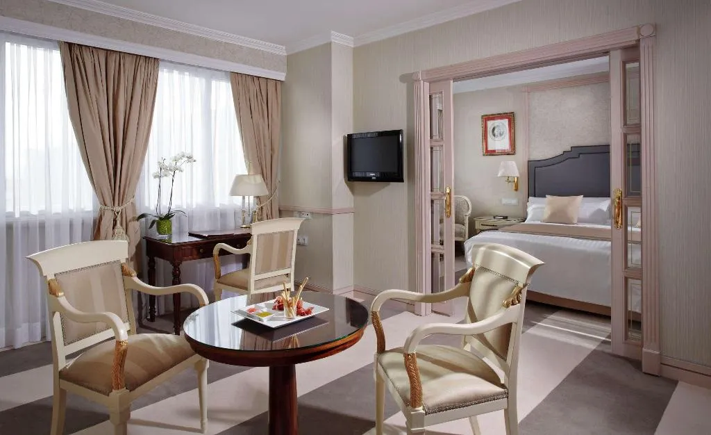 JUNIOR SUITE STANDARD Room, The Level At Hotel Melia Castilla, Madrid