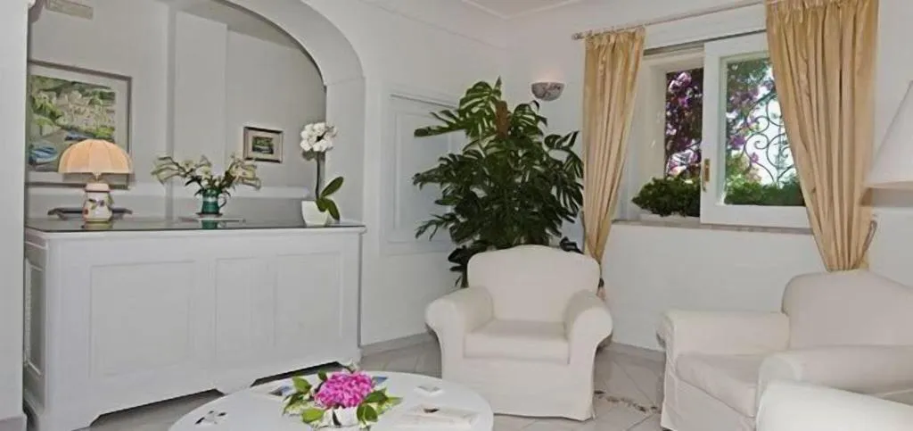 Lobby, Villa Rosa, Naples