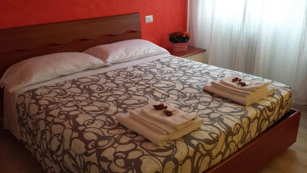 Room, Luci A San Siro, Milan