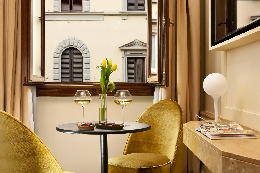 JUNIOR SUITE CAPACITY 3 Room, Floren Luxury Hotel, Florence