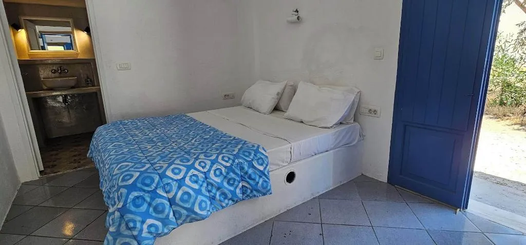 Room, Pleasure Beachside Studios, Santorini