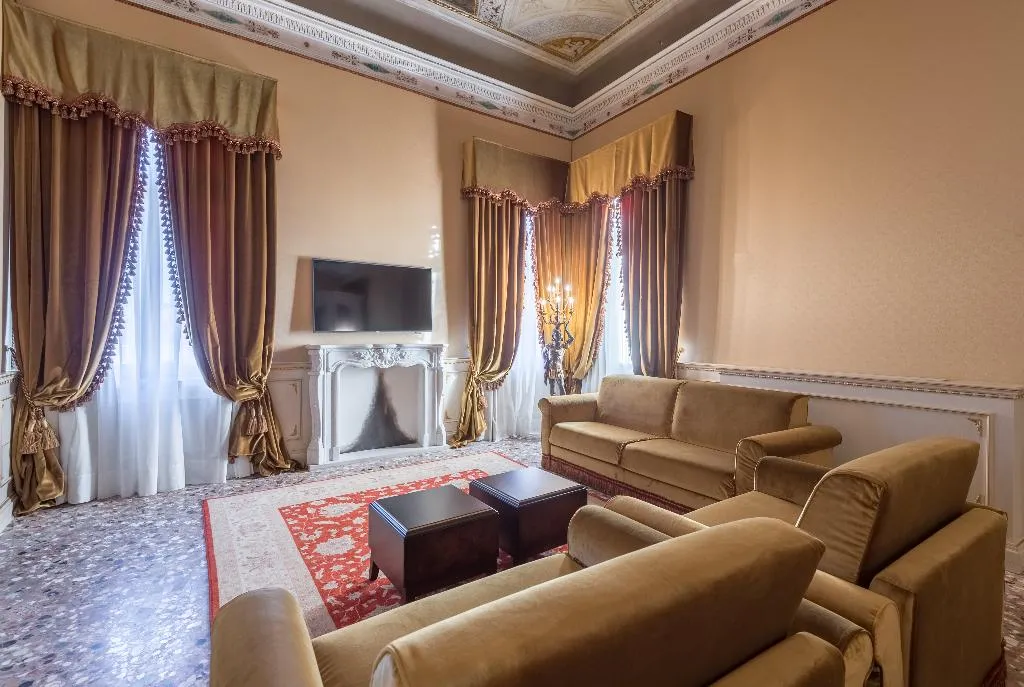 JUNIOR SUITE DELUXE Room, Nani Mocenigo Palace, Venice