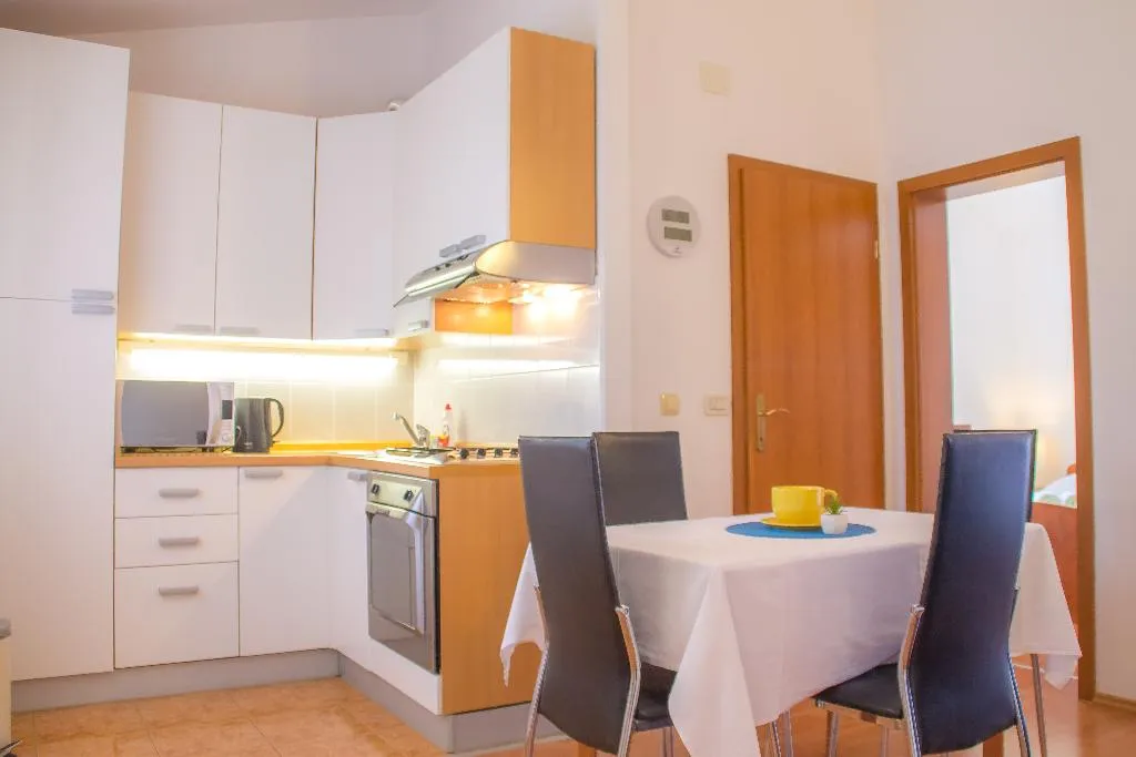 APARTMENT STANDARD Room, Villa Midea, Split