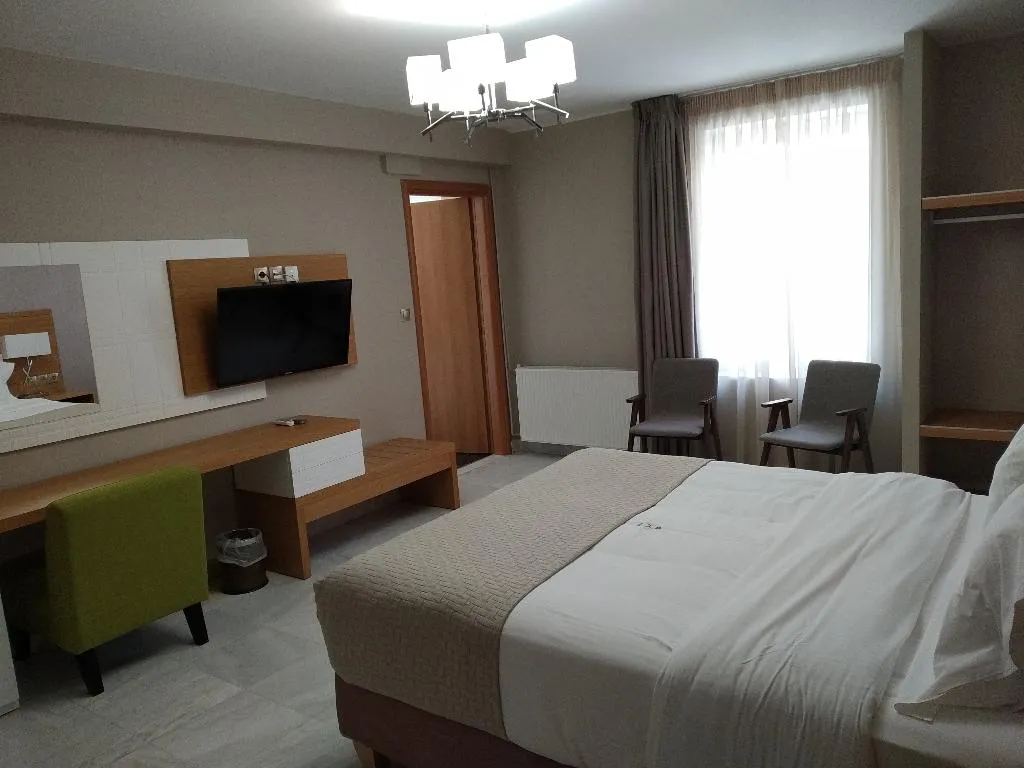 DOUBLE STANDARD Room, King Lodge, Athens