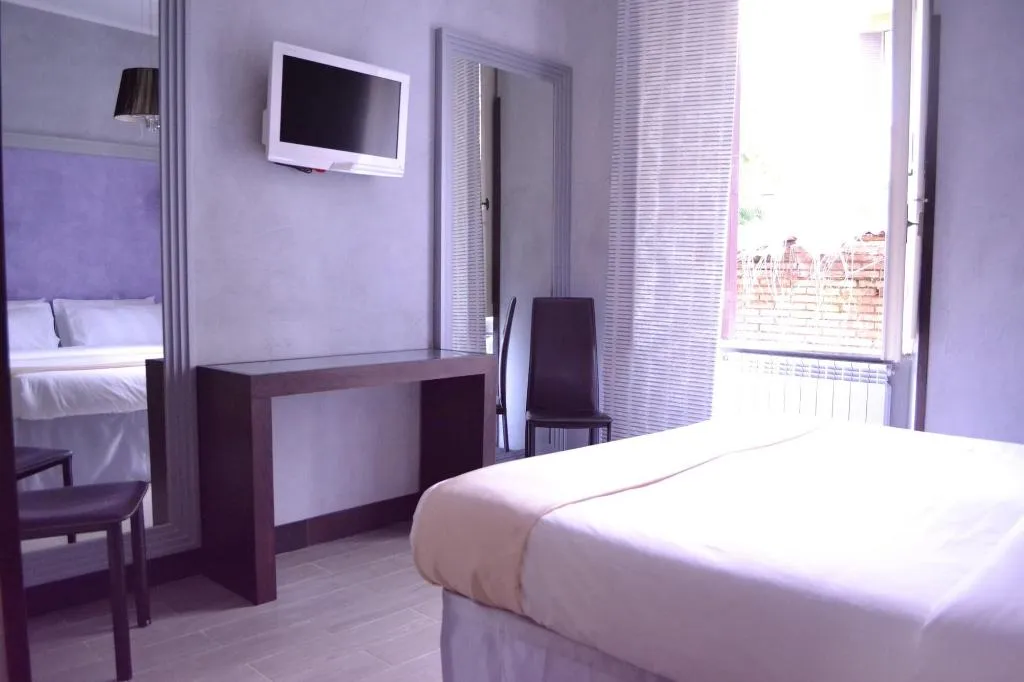 Room, Tiburtina House, Rome