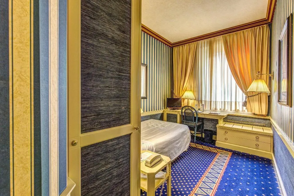 Room, Auriga, Milan