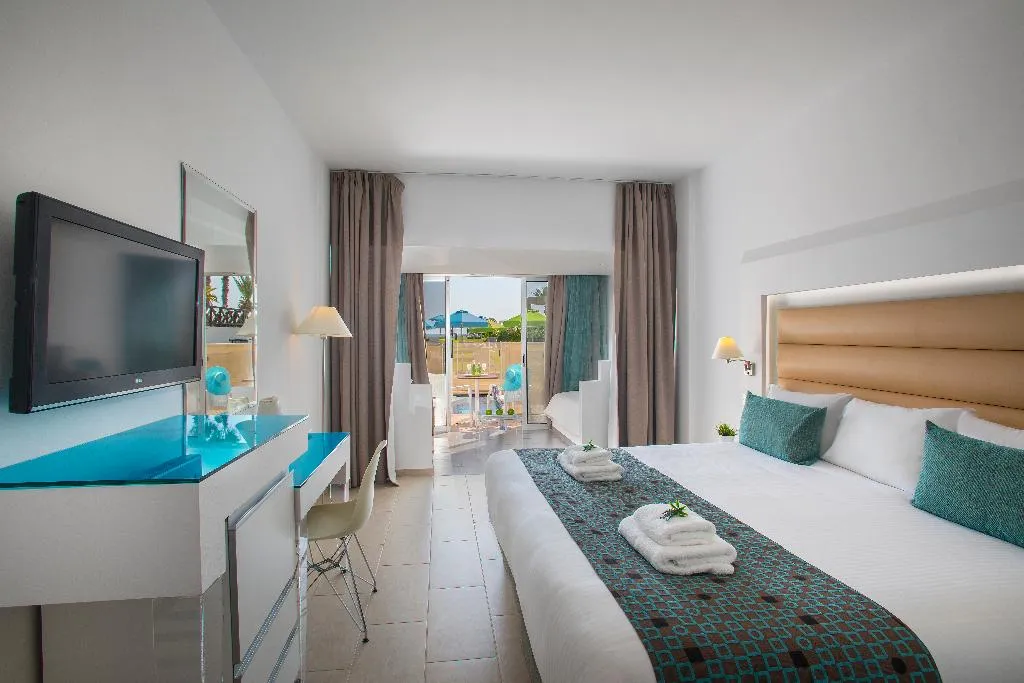 FAMILY ROOM POOL VIEW Room, Leonardo Cypria Bay, Cyprus