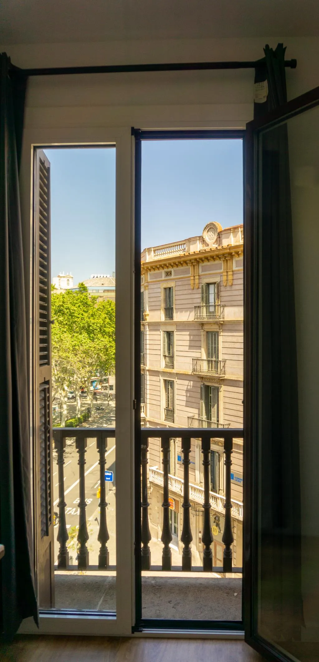 TWIN SUPERIOR WITH VIEWS Room, Fontanella Green House, Barcelona