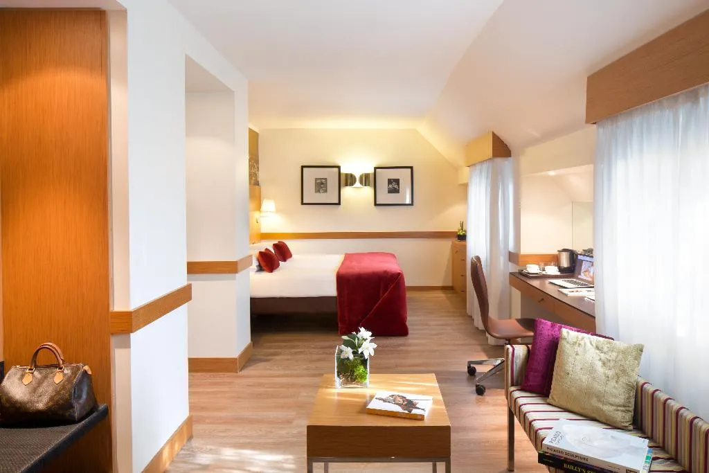 JUNIOR SUITE STANDARD Room, Starhotels Tourist, Milan