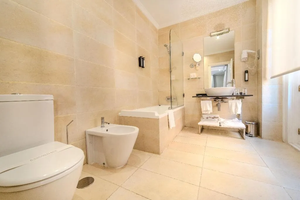 TRIPLE STANDARD Room, ITC Infantas by Soho Boutique, Madrid