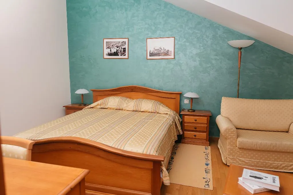 TRIPLE WITH BALCONY Room, Spongiola, Split